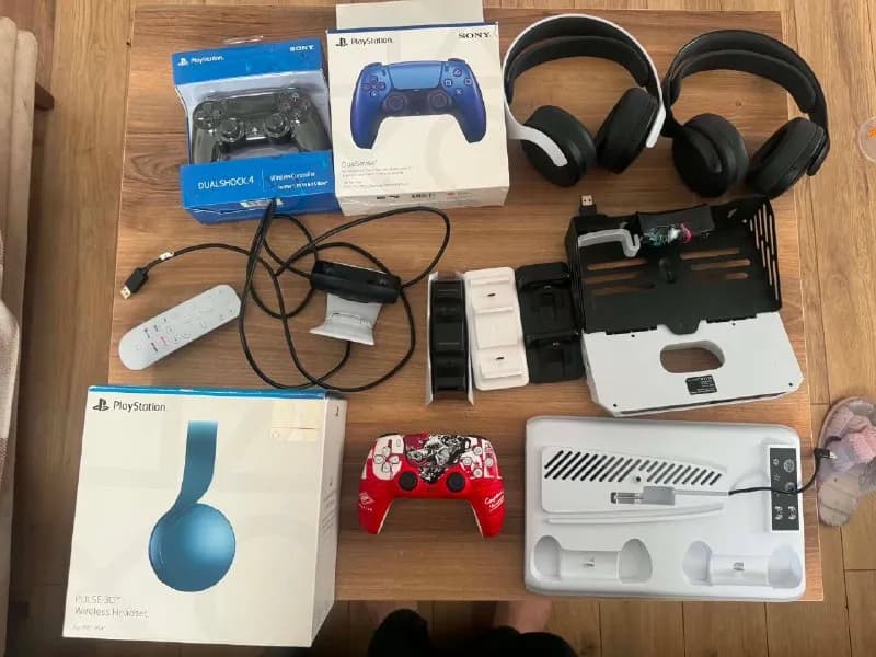 PlayStation наушники пульт кулеры зарядки для джойстиков камера — Батуми