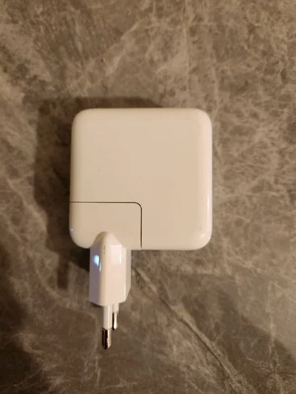 MACBOOK 35W цена 120 лари — Батуми — 120 ₾