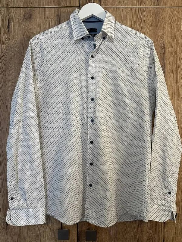 Мужские рубашки DeFacto — Батуми — 35 ₾
