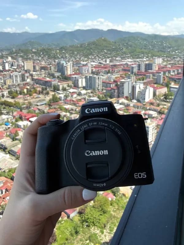 Canon EOS M50 Mark II + Canon EF-M 22 mm f/2 STM — Батуми — 1 800 ₾