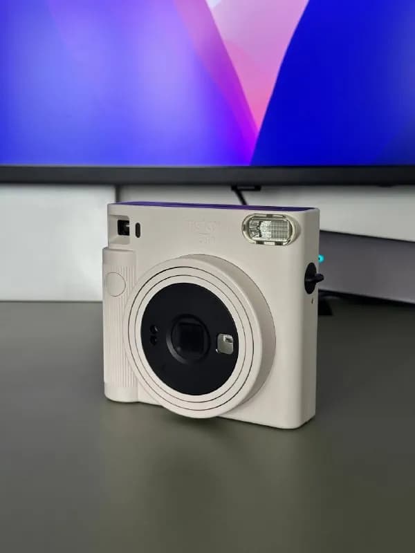 1. Фотоаппарат Fujifilm SQ 1 — 250₾ — Батуми — 250 ₾