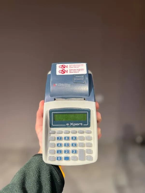 Стойка для одежды, кассовый аппарат, стеллаж — Батуми — 150 ₾