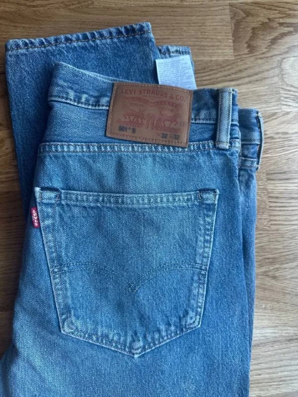 Levis 32/32. 30 лари. Оригинал в отличном состоянии — Батуми — 32 ₾