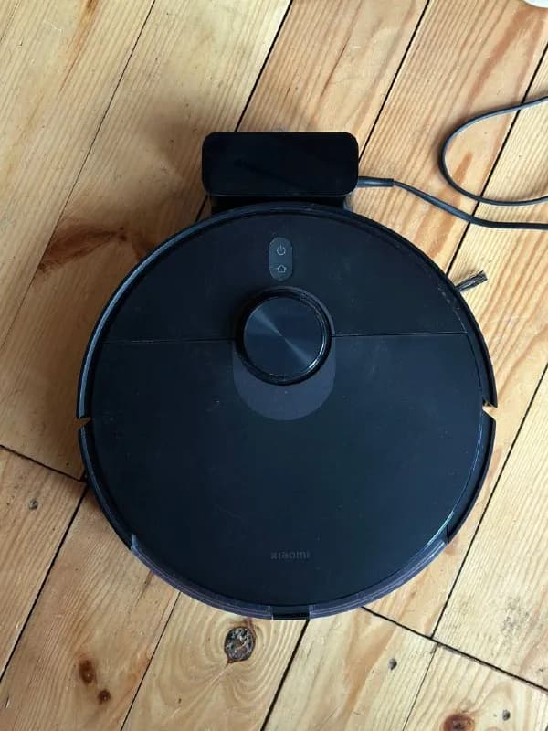 Xiaomi Robot Vacuum S20+(треснут резервуар для воды, особо на работу не влияет) — 200 лар — Батуми — 200 ₾