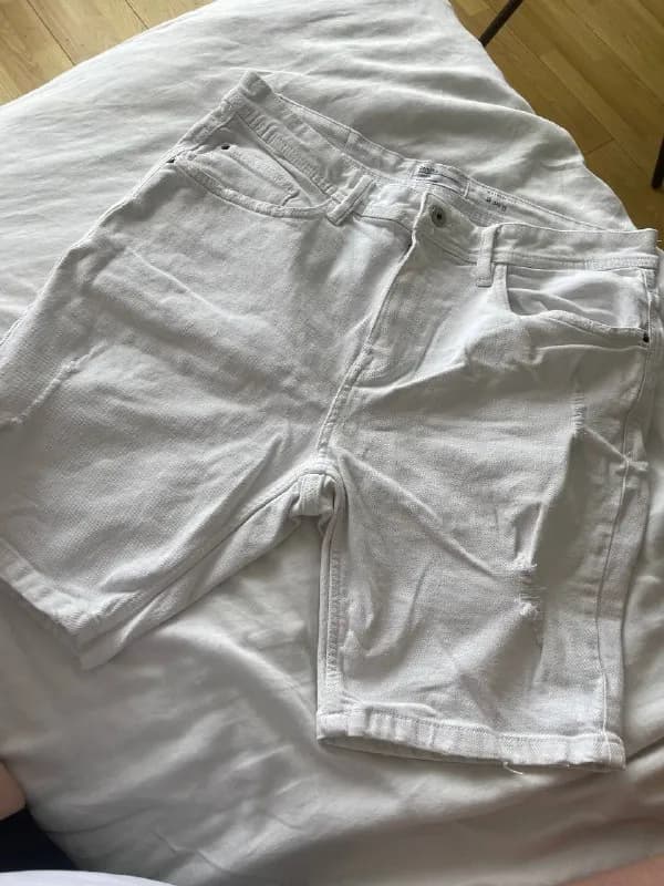 Bershka (белоснежные) — Батуми — 12 ₾