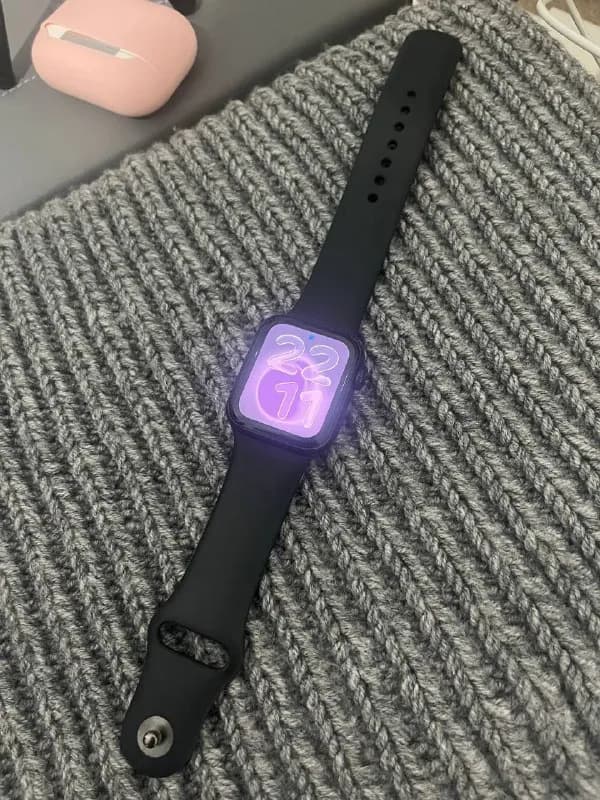 Apple Watch SE (2 поколение), размер 40 мм. — Батуми — 350 ₾