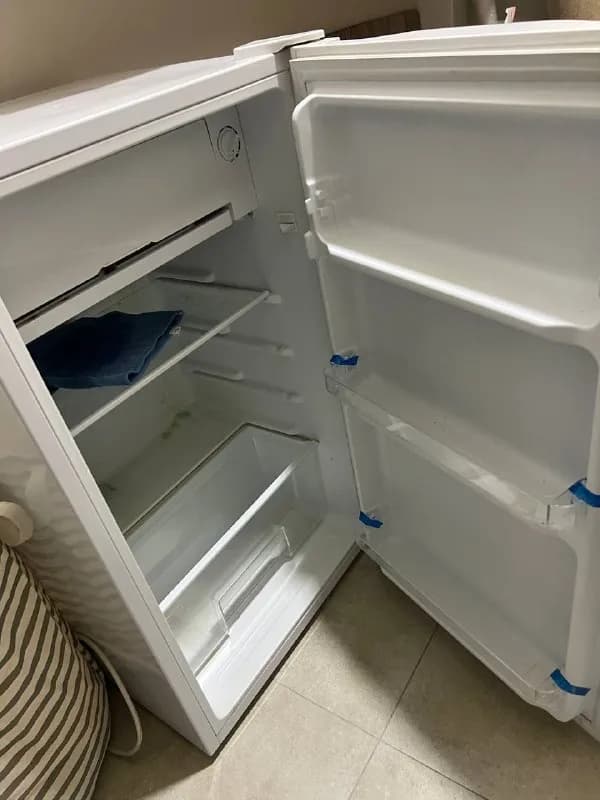 Холодильник — Батуми — 200 ₾