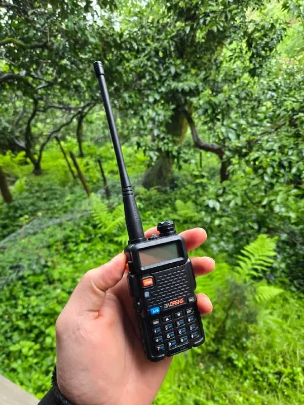 Baofeng UV-5R, в комплекте сами рации и зарядка. — Батуми — 90 ₾