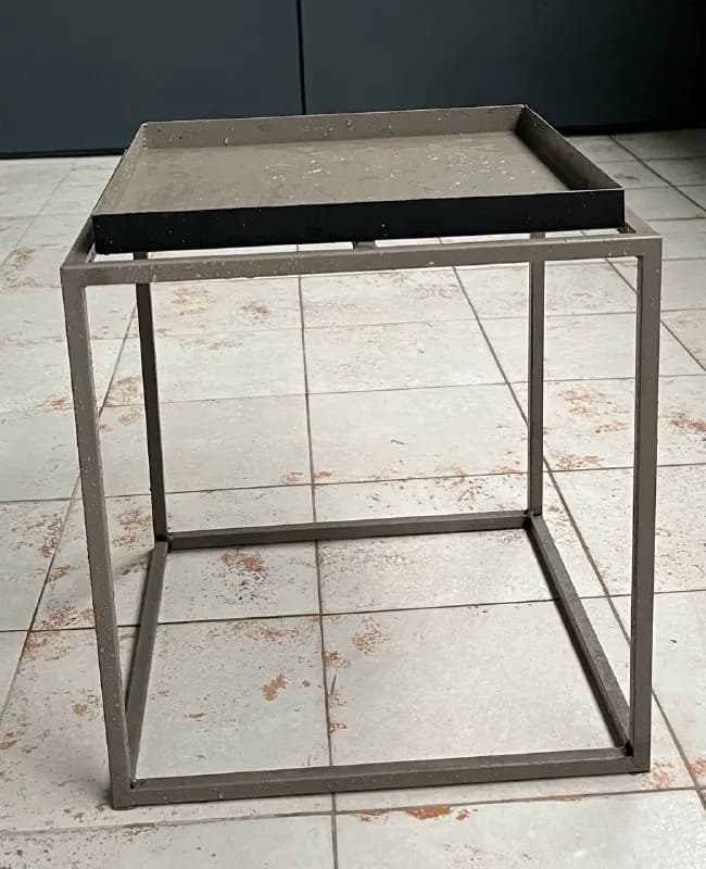 Металлическая подставка для цветов/столик — Батуми — 40 ₾