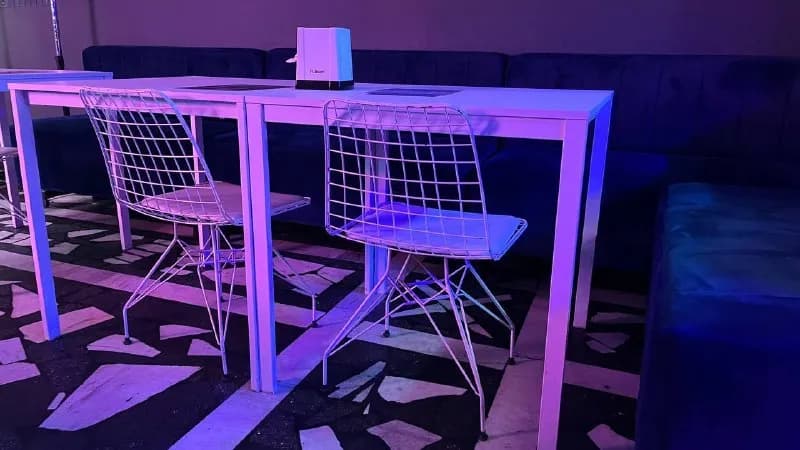 Белые стулья — Батуми — 40 ₾