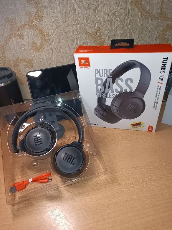 JBL Tune 510BT в классическом черном цвете. Идеальный вариант для тех, кто ценит свободу от проводов — Батуми — 60 ₾