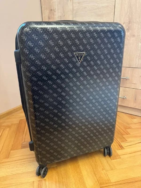 Чемодан Guess оригинал размер XL — Батуми — 300 ₾