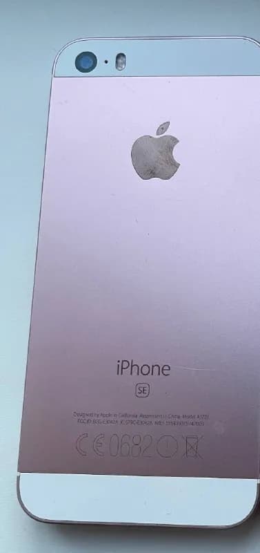 iPhone SE iCloud locked. на запчасти. корпус в хорошем состоянии. экран не реагирует на касания. цен — Тбилиси