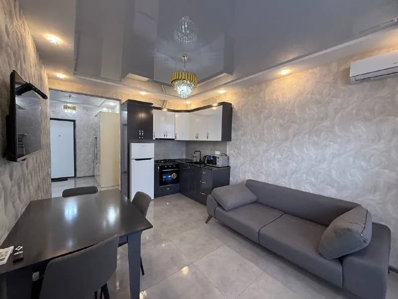 1+1 Шартава 16, блок В за 650$ +коммунальные, на полгода 800$, на летние месяцы 1100 $ — Батуми — 650 $