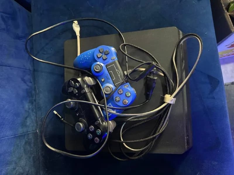 PS4 с двумя джойстиками — Батуми — 450 ₾