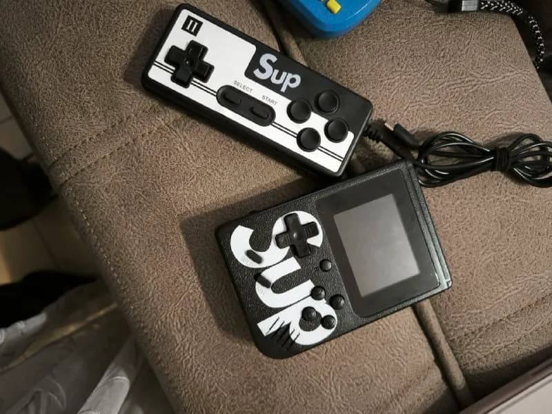 Две игровые консоли ретро игр — Батуми — 50 ₾