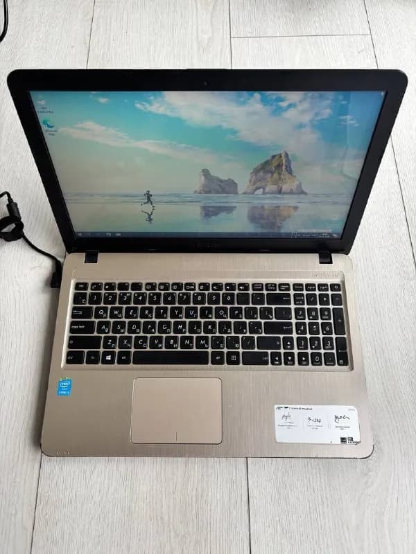 Asus i3-5005U, память 8gb, диск Ssd 128gb, аккумулятор держит 1,5 часа. Не тормозит, все работает. — Батуми — 420 ₾