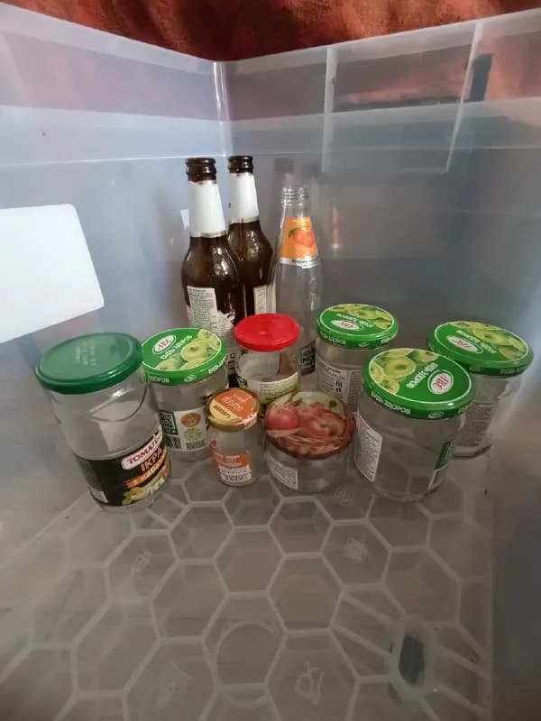 Стеклянные банки с крышками и пластиковые — Батуми