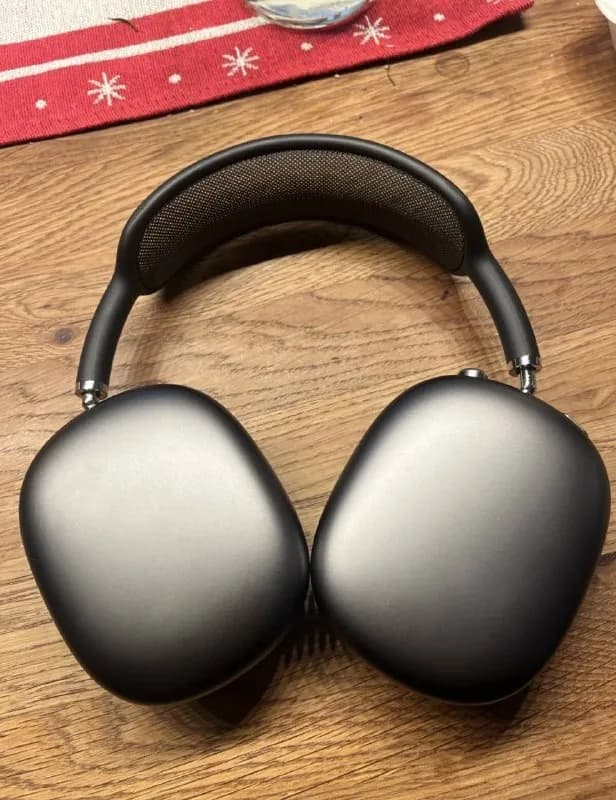 Airpods Max Gen 2, технически в идеальном состоянии, пару не значительных, жизненных коцок на корп — Тбилиси — 1 000 ₾