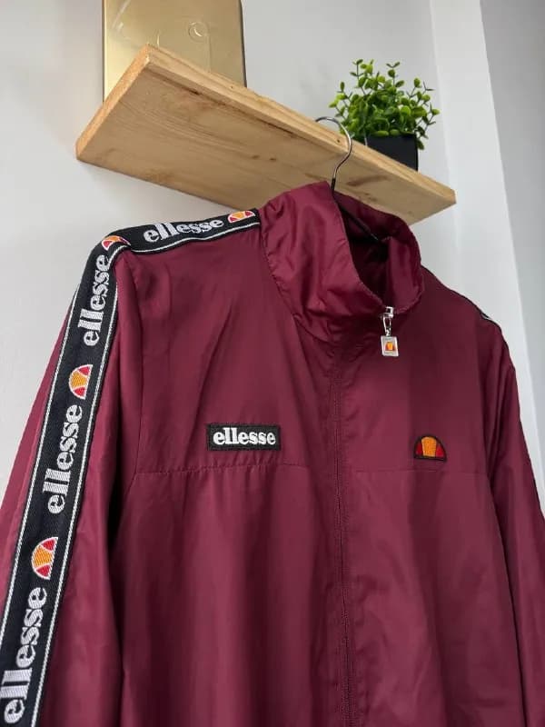Ветровка Ellesse размер S-M — Тбилиси — 75 ₾