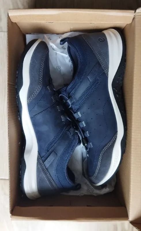 ecco 44р, 10-10.5 usa, подходят как повседневной носки так и для легких походов. Верх нубук и замшив — Батуми — 220 ₾