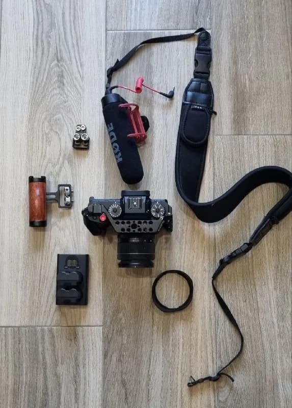fuji xt-4. Китовая оптика 18-55, клетка smallrig, ручка smallrig, мик rode, 3 батарейки+зарядник, ре — Батуми — 2 800 ₾