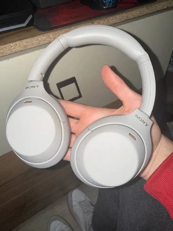 Sony WH1000XM4 за 300 лари. Состояние хорошее, всё работает без проблем, звук чистый, шумоподавление — Батуми — 300 ₾