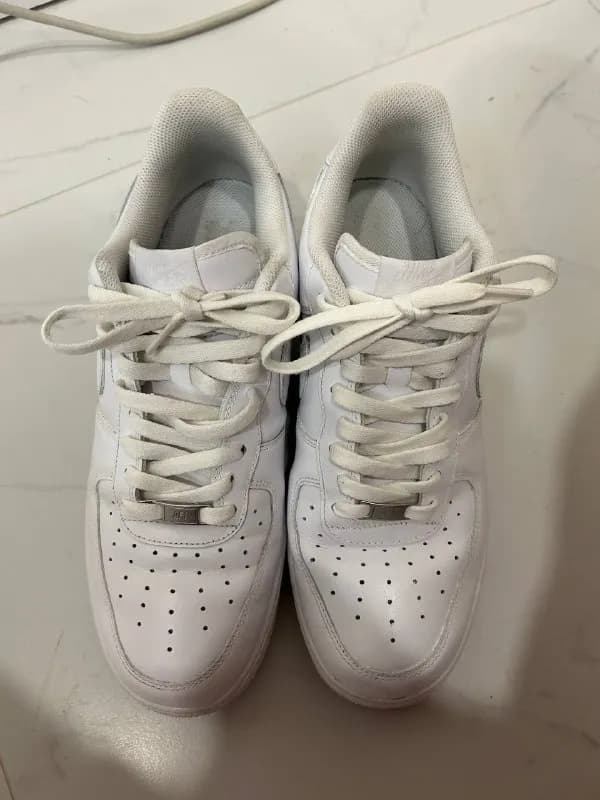 Nike Air Force One размер 46 (30 см по стельке). Покупались здесь же, у Эда, не подошли по форме ног — Батуми — 500 ₾