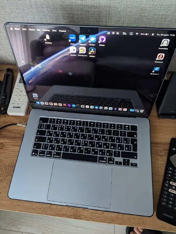 macbook air 15 m4, 32/2tb, цвет SpaceBlue, самая жирная комплектация, из америки с офф шопа, почти н — Батуми — 1 999 $