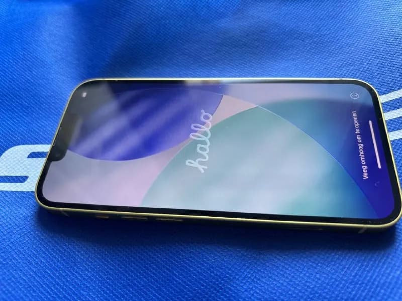 iPhone 14 512 Gb. Отличное состояние, повреждений или проблем в работе нет, не вскрывался. В комплек — Батуми — 1 200 ₾