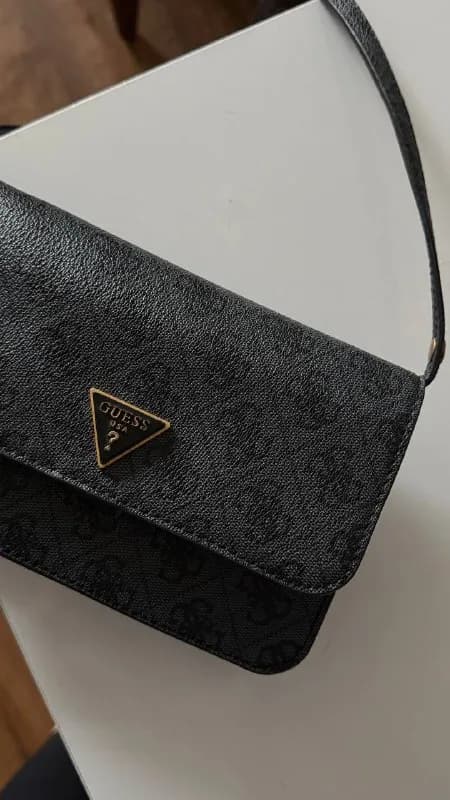 Сумка Guess в идеальном состоянии — Батуми — 50 ₾