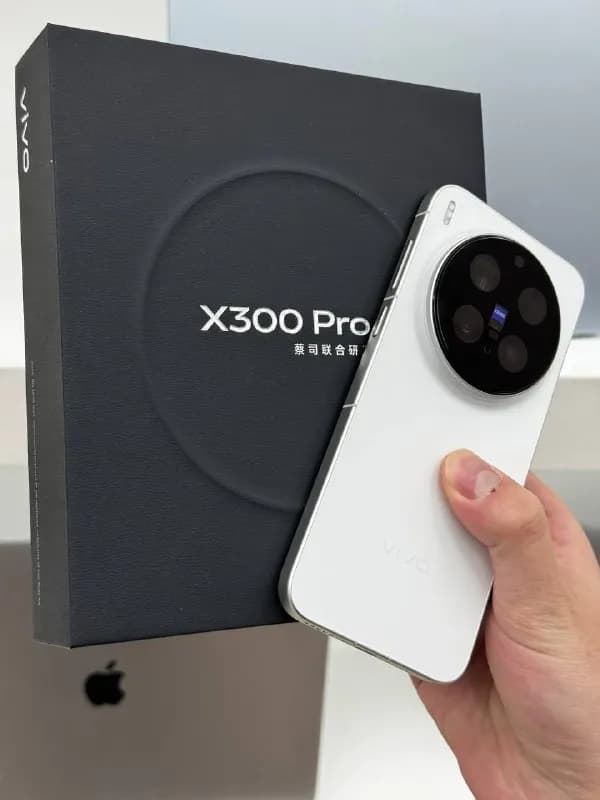 Vivo X300 Pro — 12/256 GB в самом красивом белом цвете в идеальном состоянии (пользовался меньше 5 д — Тбилиси — 2 450 ₾