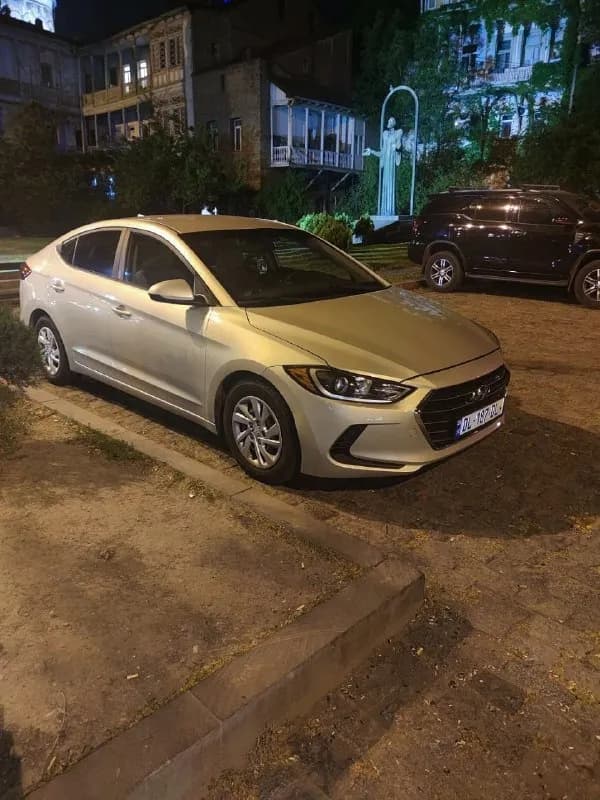 Hyundai Elantra в хорошем состоянии продаю дёшево, остальное по телефону — Тбилиси