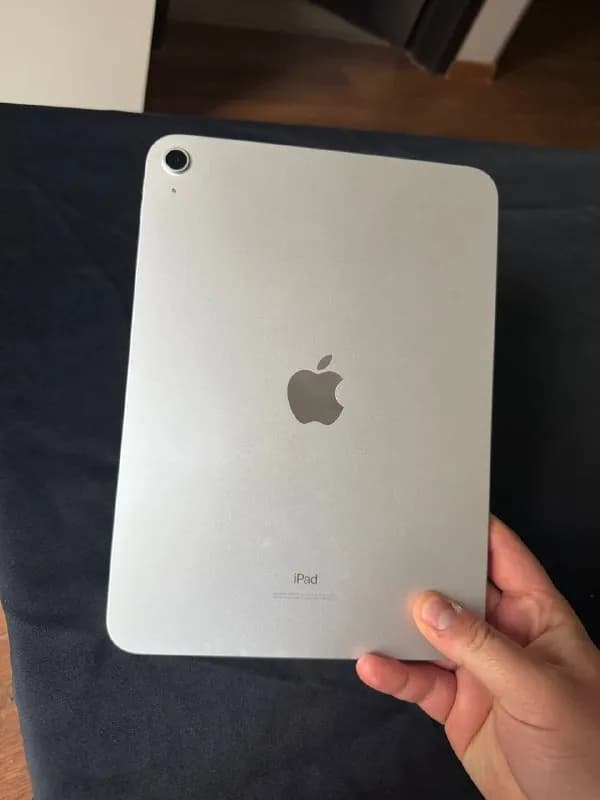 Apple iPad 2022 10-го поколения, 11 дюймов, 64 ГБ, WiFi, серебристый. 100% battery. В идеальном сост — Тбилиси — 750 ₾