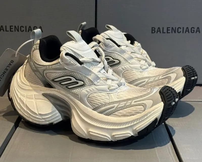 Balenciaga 10xl white, отличное состояние 43р, 90л — Батуми