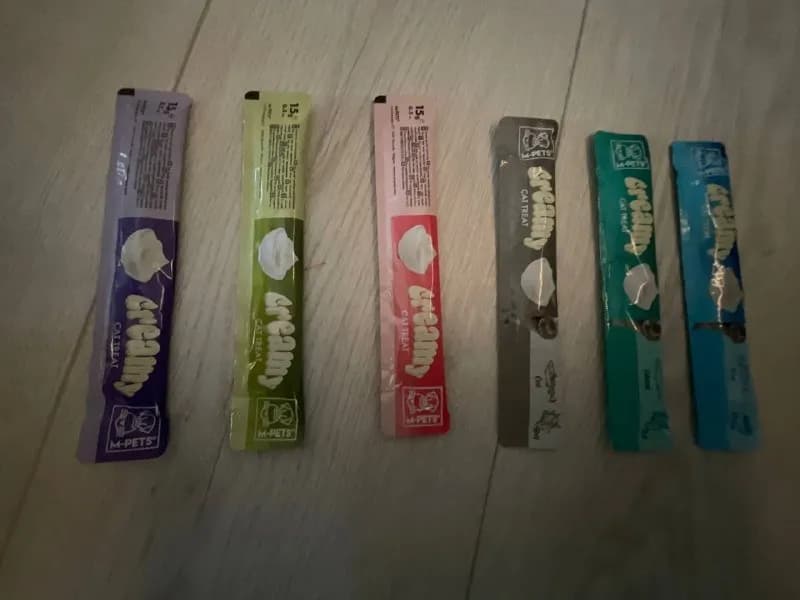 Шесть упаковок корма для кошек — Батуми — 9 ₾