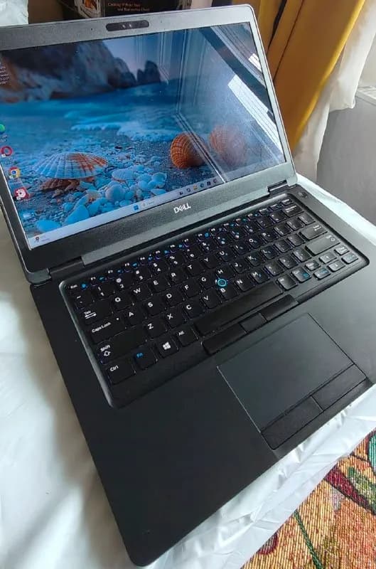 Dell 5490 сенсорным экраном — Батуми — 490 ₾