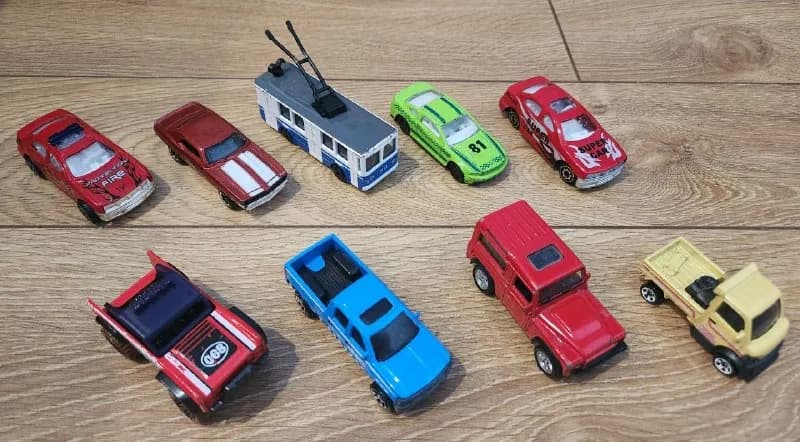Игрушечные машинки, металлические — Батуми — 3 ₾