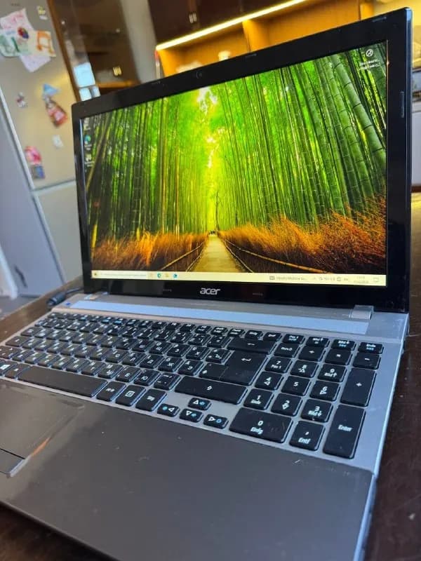 Acer — быстрый и удобный ноутбук с SSD, Full HD экраном, Core i5 и 16 Гб памяти. — Батуми — 300 ₾