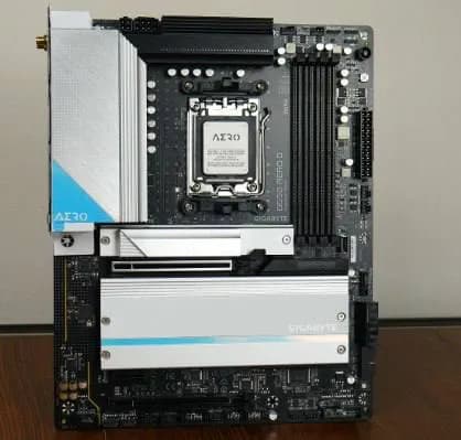 Gigabyte B650 AERO G в отличном состоянии. — Батуми — 400 ₾