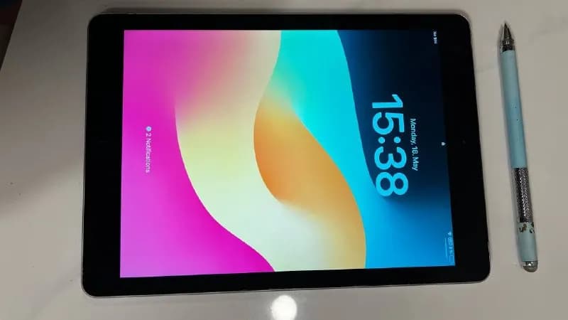 iPad 6th Gen (32 ГБ + SIM) — Батуми — 250 ₾