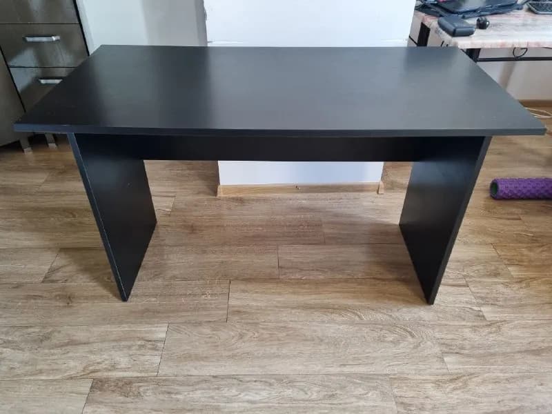 1. Стол 120×60. Покупал за 150, отдам за 80 лари. Продано. — Батуми — 80 ₾
