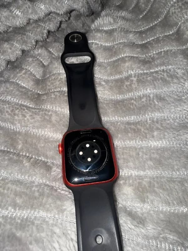 apple watch 6 40 mm, акб 81%, носила женщина, очень аккуратно, не мочились, не бились, сколов нет, потертост — Батуми — 510 ₾