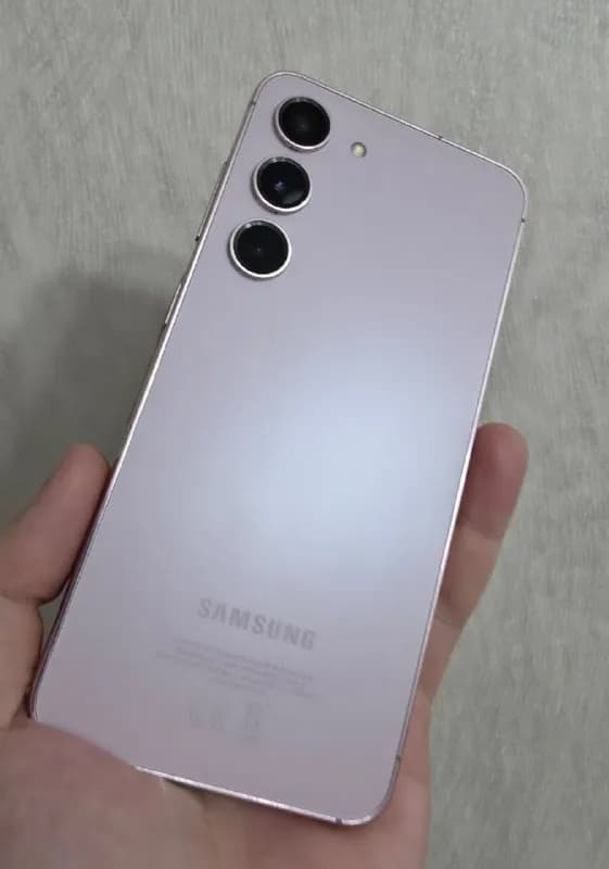 Samsung S23 8/128 в неплохом состоянии — Батуми — 750 ₾