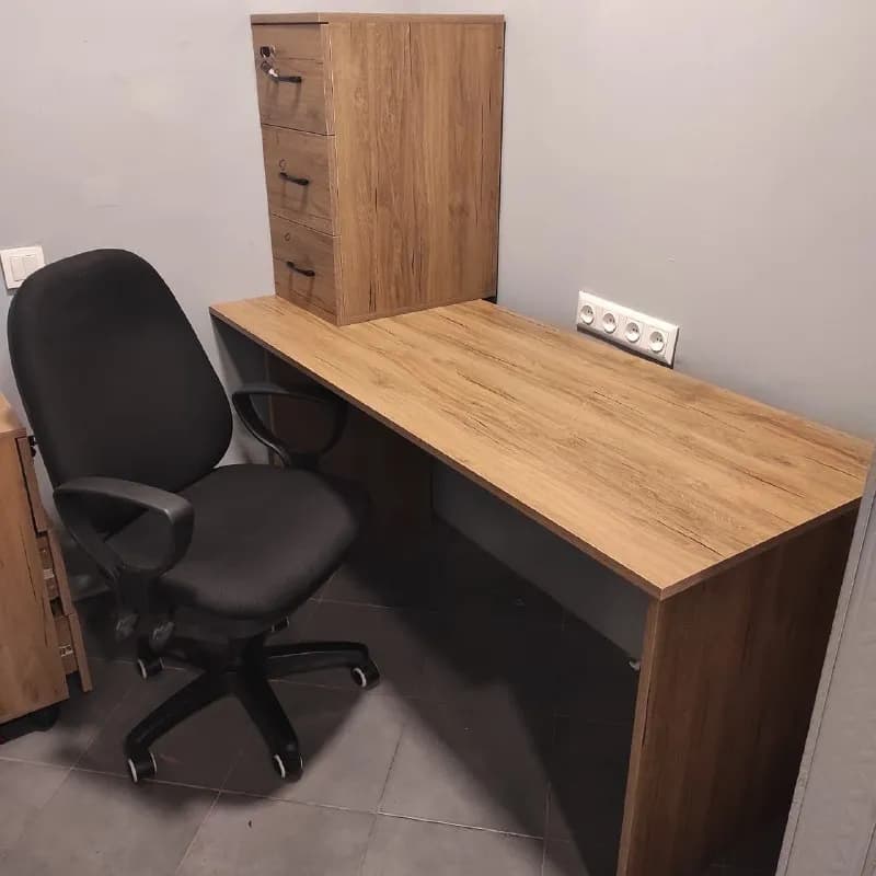 3 identical desks with a cabinet (1200 by 600). — Тбилиси