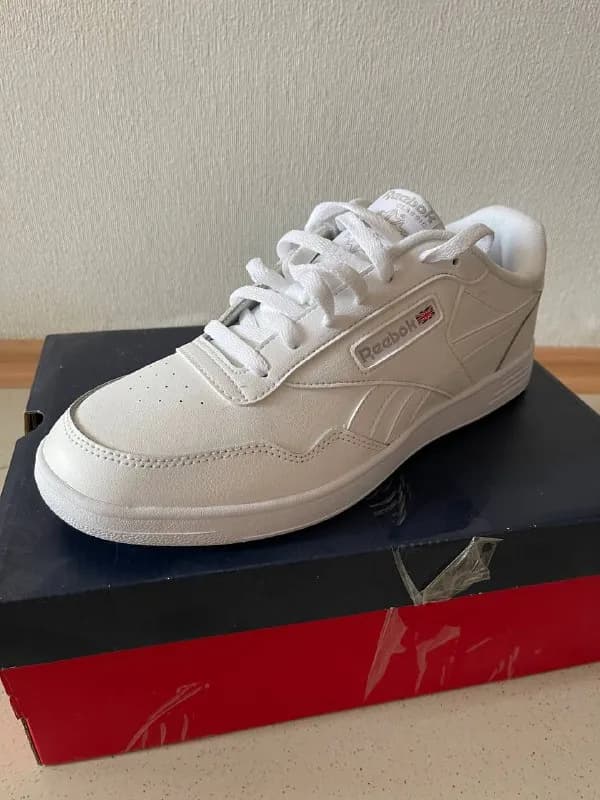 reebok club memt, размер 10.5, кожа, новые. Покупал на 6pm за 45$, не подошел размер, отдам за 35$. — Тбилиси — 45 $