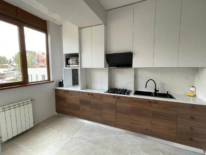 100 sqm, 3 bedrooms, 7/14 floor — Тбилиси — 1,000 $
