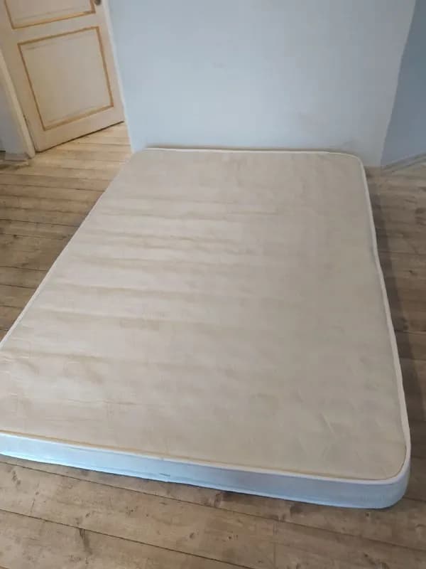 140×200. No problems or stains. Just didn't fit the new bed. Price 60 GEL and self-pickup from Solola — Тбилиси — 60 ₾