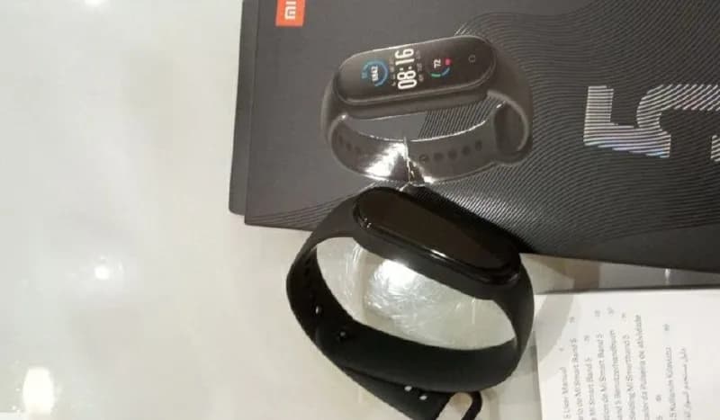 XIAOMI MI FIT 5 с двумя чехлами. Цена 60 лари. — Тбилиси — 60 ₾