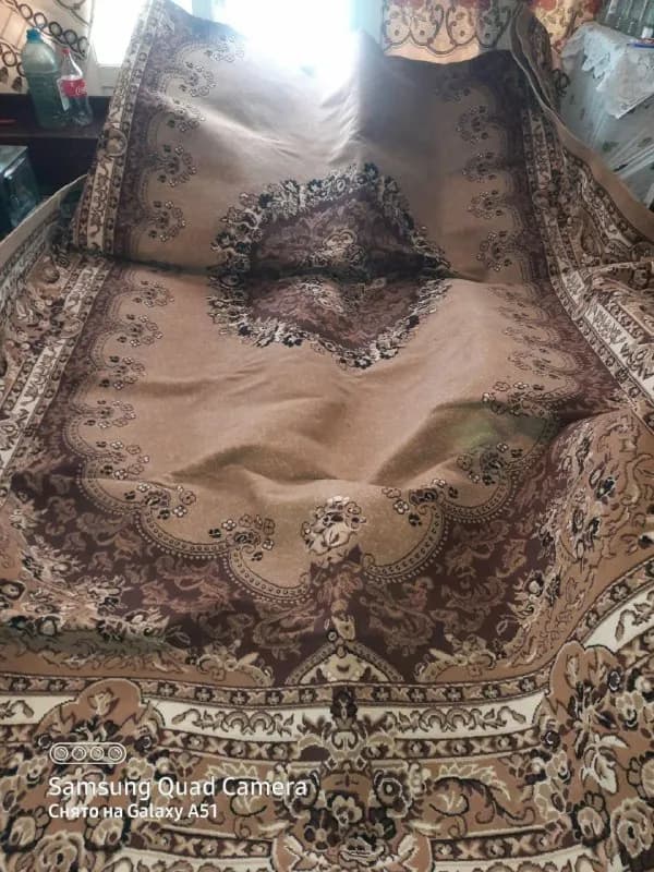 2 months. In excellent condition. Selling for 150 GEL, the carpet itself was a gift, but it's bigger than my room. — Тбилиси — 150 ₾